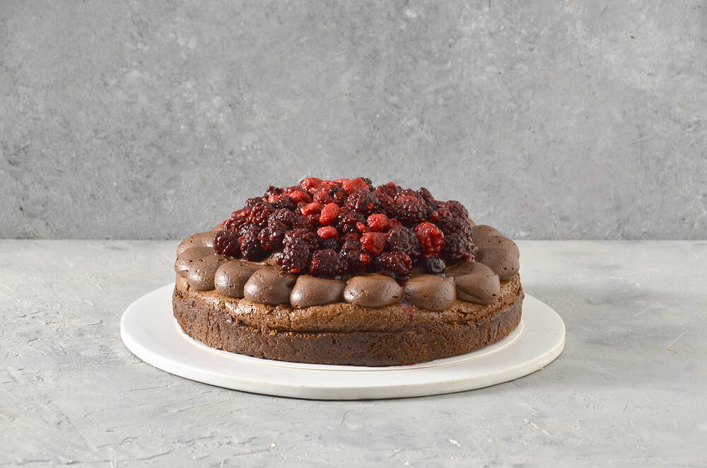TORTA CHOCO Y FRUTOS ROJOS