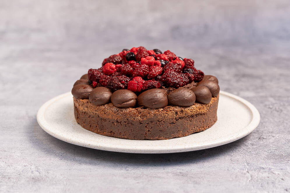 TORTA CHOCO Y FRUTOS ROJOS